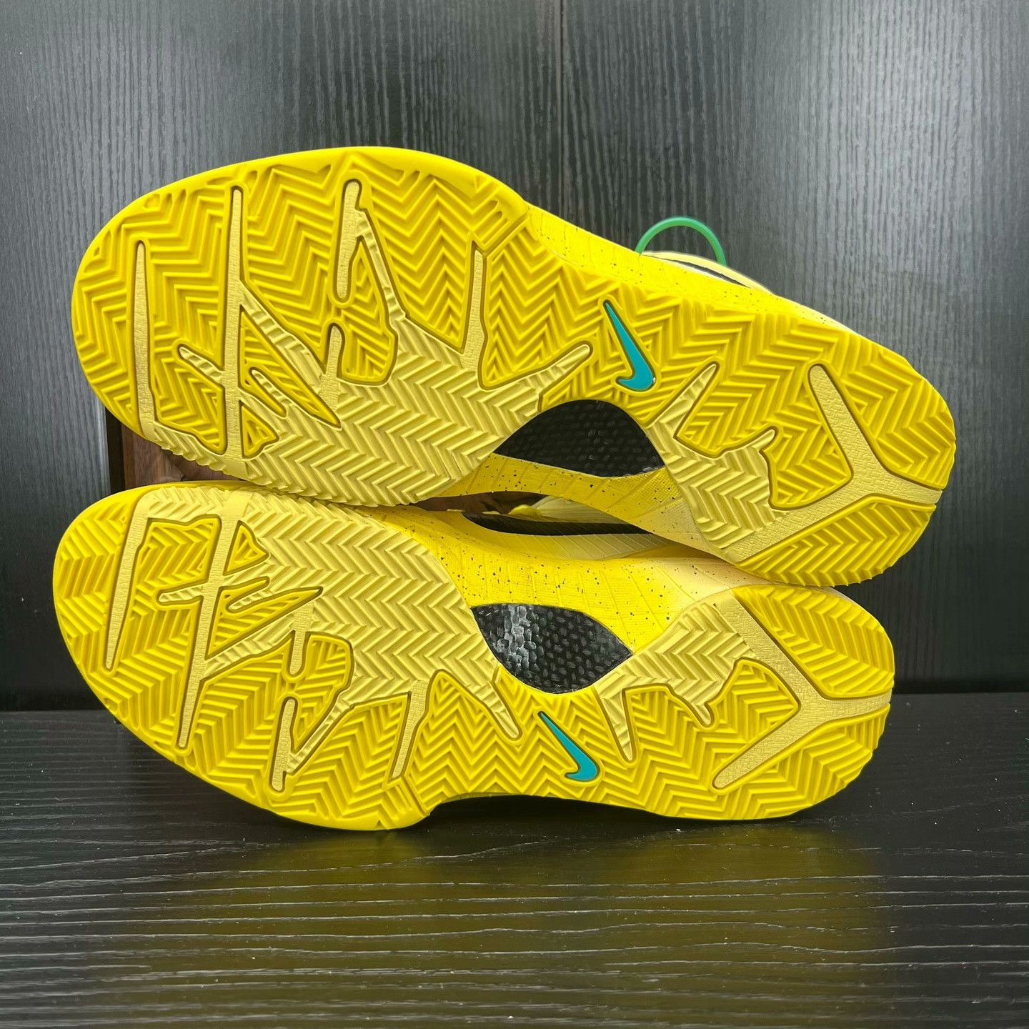Nike Nike Yellow Lowtop Sneakers 44.5 Men Size US 11 / EU 44 - 7 Thumbnail