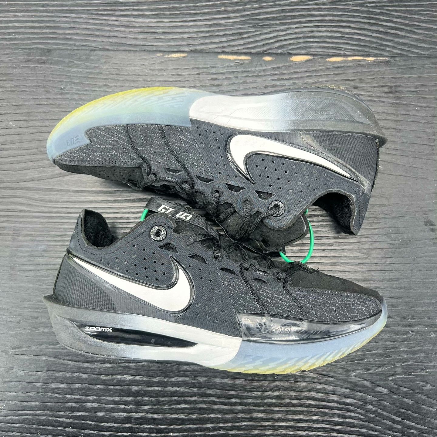 Nike Nike Black Lowtop Sneakers 42 Men Size US 9 / EU 42 - 2 Thumbnail