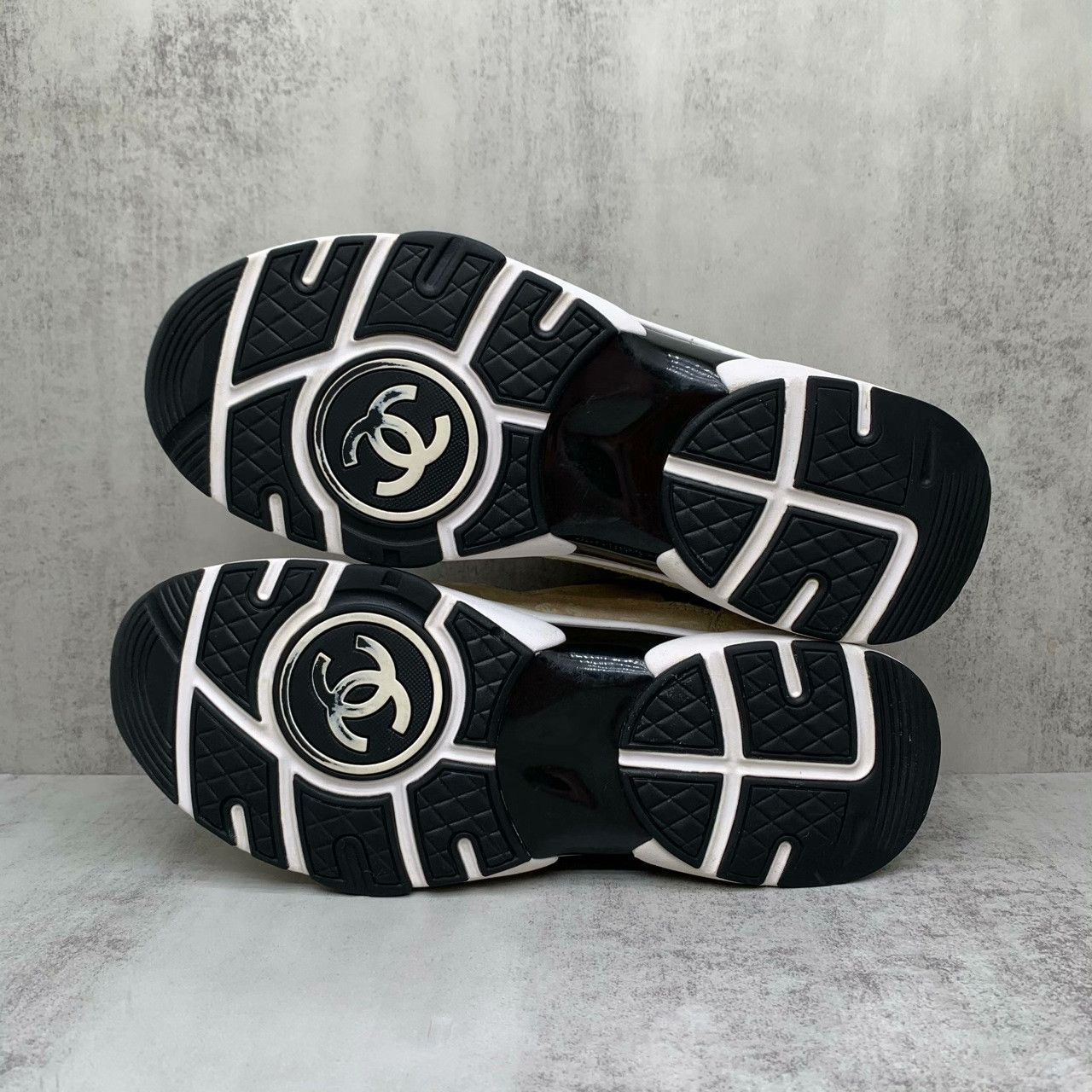 Chanel Chanel Lowtop Sneakers 38.5 Women Size US 8.5 / IT 38.5 - 7 Thumbnail