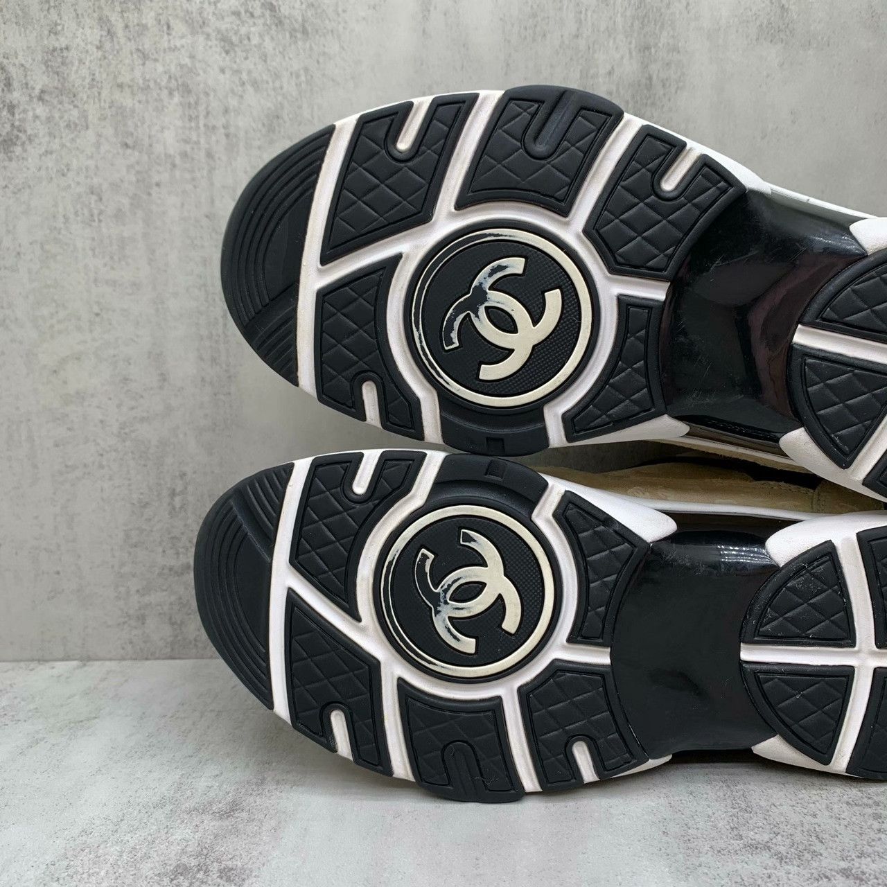 Chanel Chanel Lowtop Sneakers 38.5 Women Size US 8.5 / IT 38.5 - 8 Thumbnail