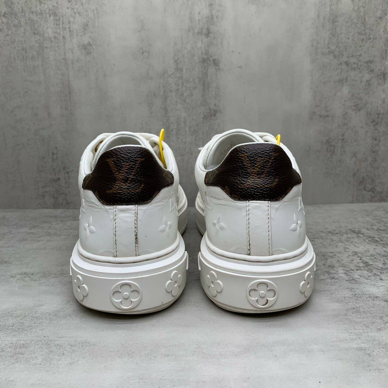Louis Vuitton Louis Vuitton White Lowtop Sneakers 39 Men Size US 6.5 / EU 39-40 - 5 Thumbnail