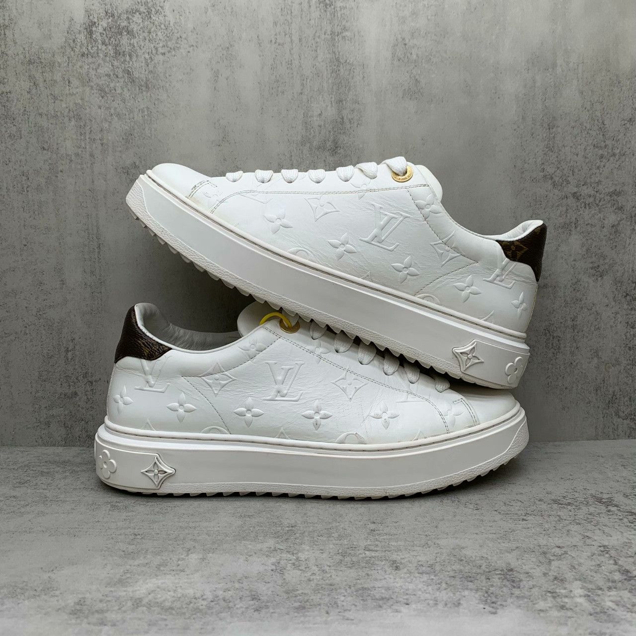 Louis Vuitton Louis Vuitton White Lowtop Sneakers 39 Men Size US 6.5 / EU 39-40 - 2 Thumbnail