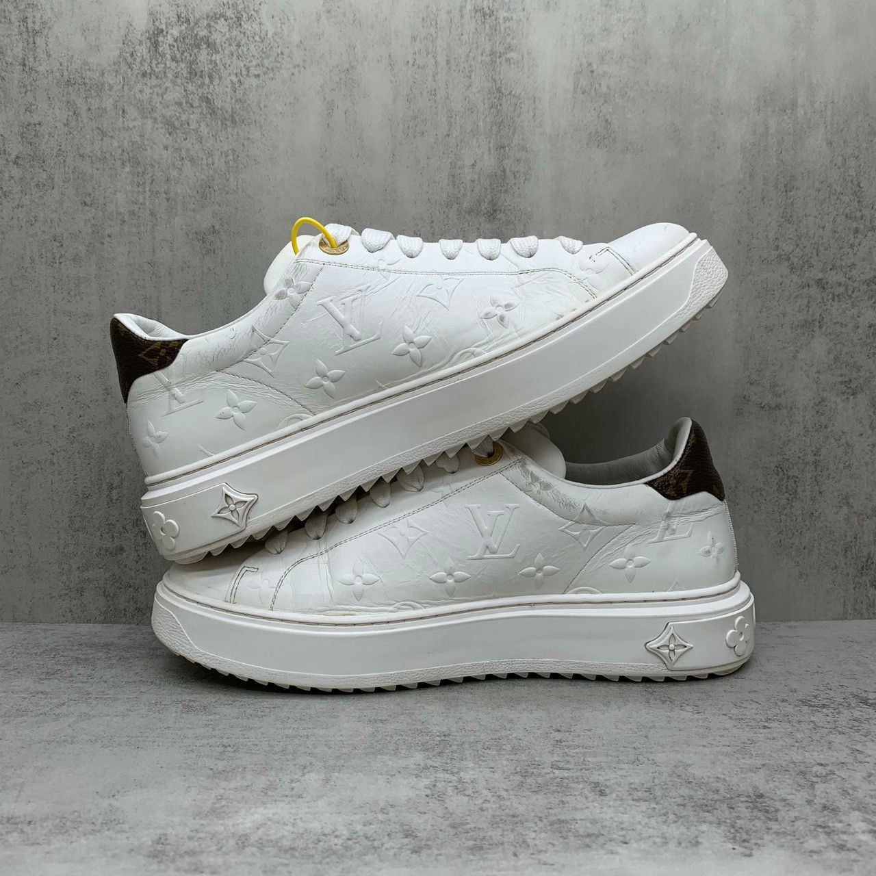 Louis Vuitton Louis Vuitton White Lowtop Sneakers 39 Men Size US 6.5 / EU 39-40 - 3 Thumbnail