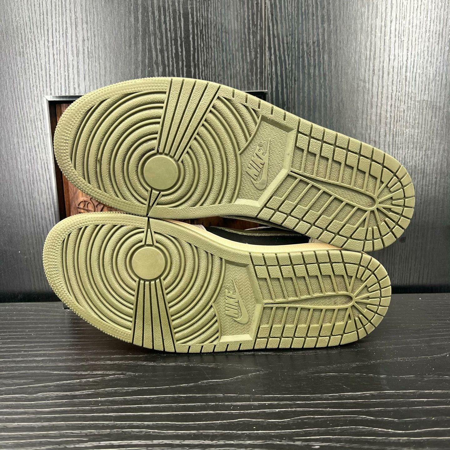 Nike Nike AJ1 Lowtop Sneakers 42 Men Size US 9 / EU 42 - 8 Thumbnail