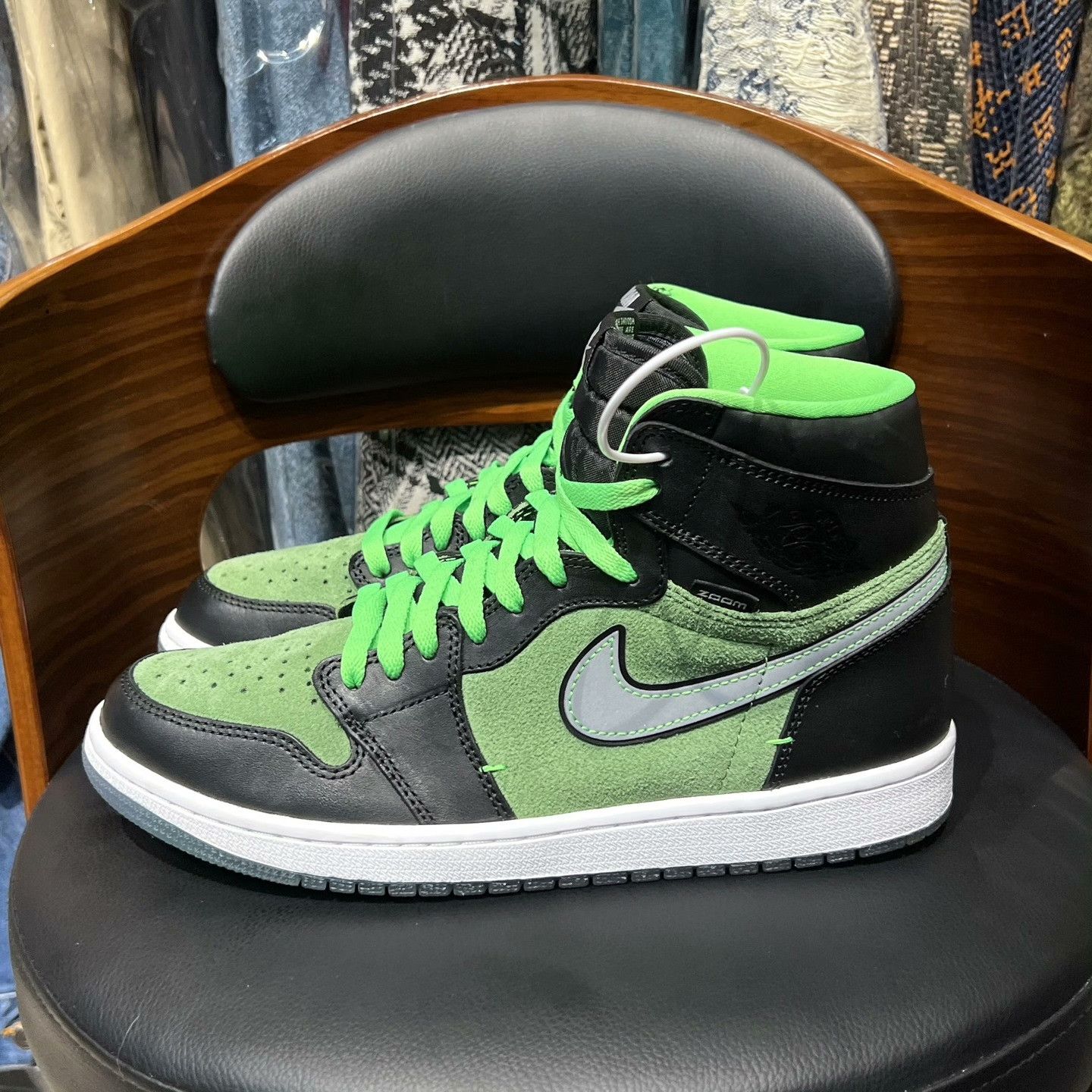 Nike Nike AJ1 Green Lowtop Sneakers 44 Men Size US 10.5 / EU 43-44 - 4 Thumbnail