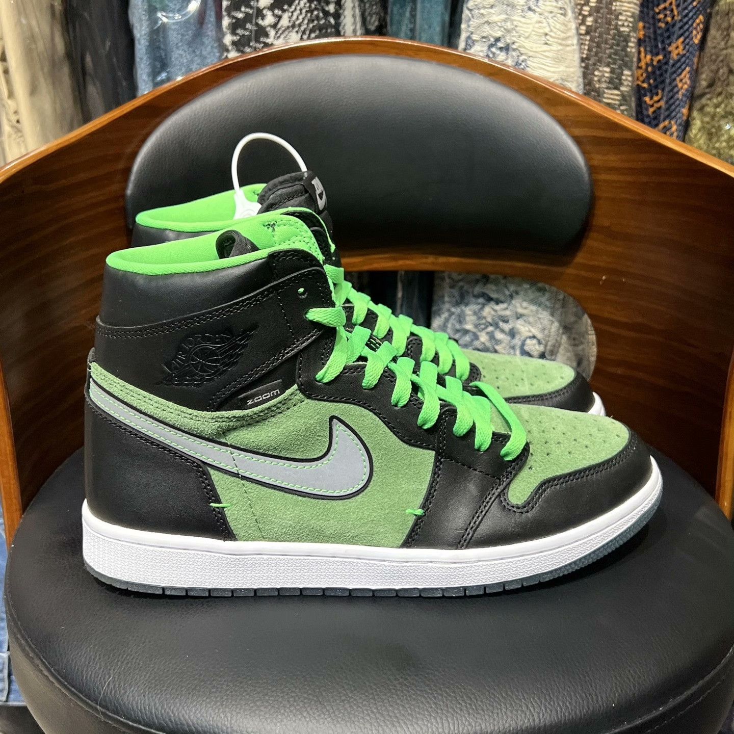 Nike Nike AJ1 Green Lowtop Sneakers 44 Men Size US 10.5 / EU 43-44 - 6 Thumbnail