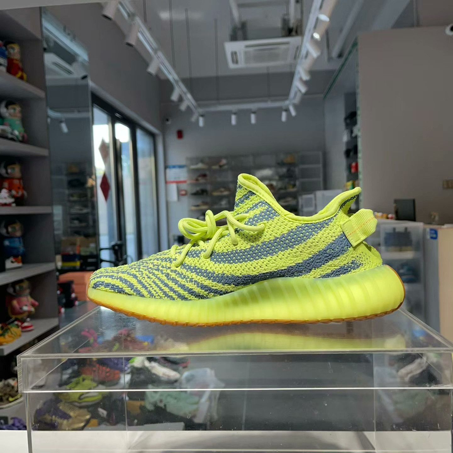Yeezy Yeezy Yellow Lowtop Sneakers 44 Men Size US 10.5 / EU 43-44 - 6 Thumbnail