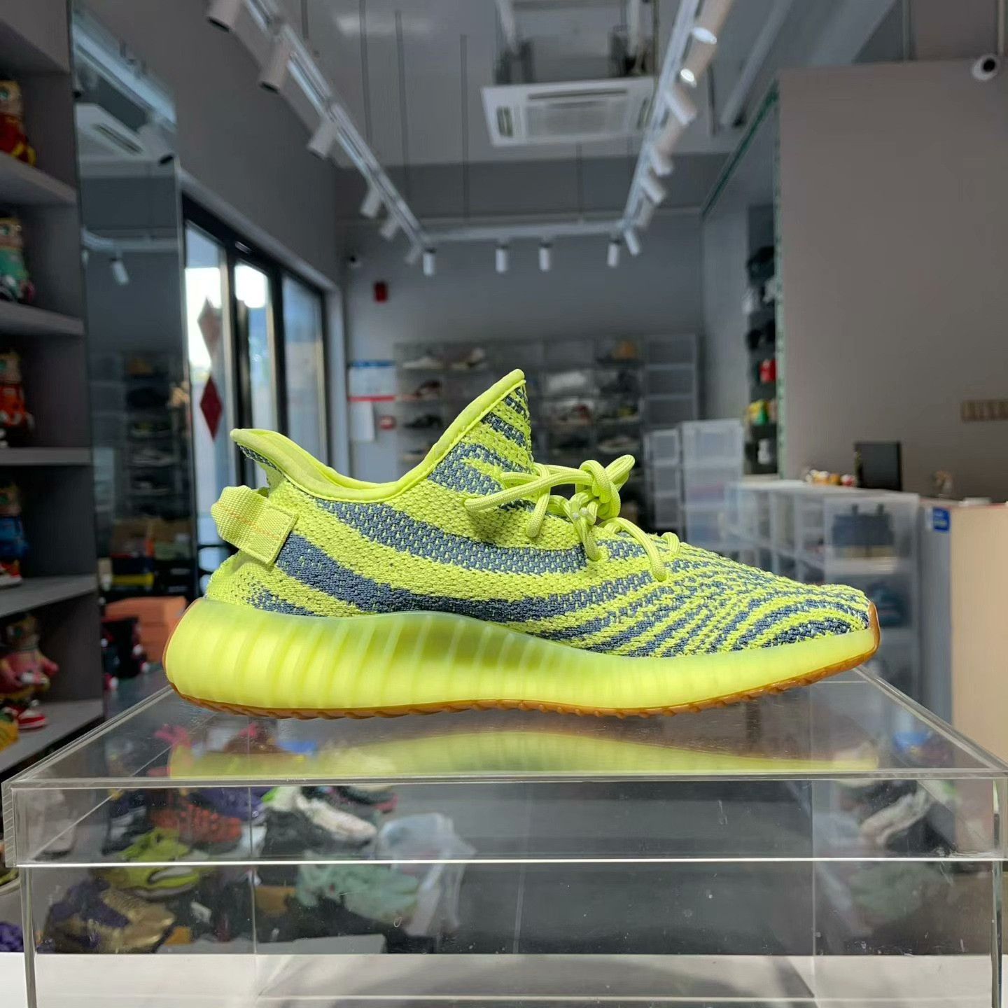 Yeezy Yeezy Yellow Lowtop Sneakers 44 Men Size US 10.5 / EU 43-44 - 3 Thumbnail