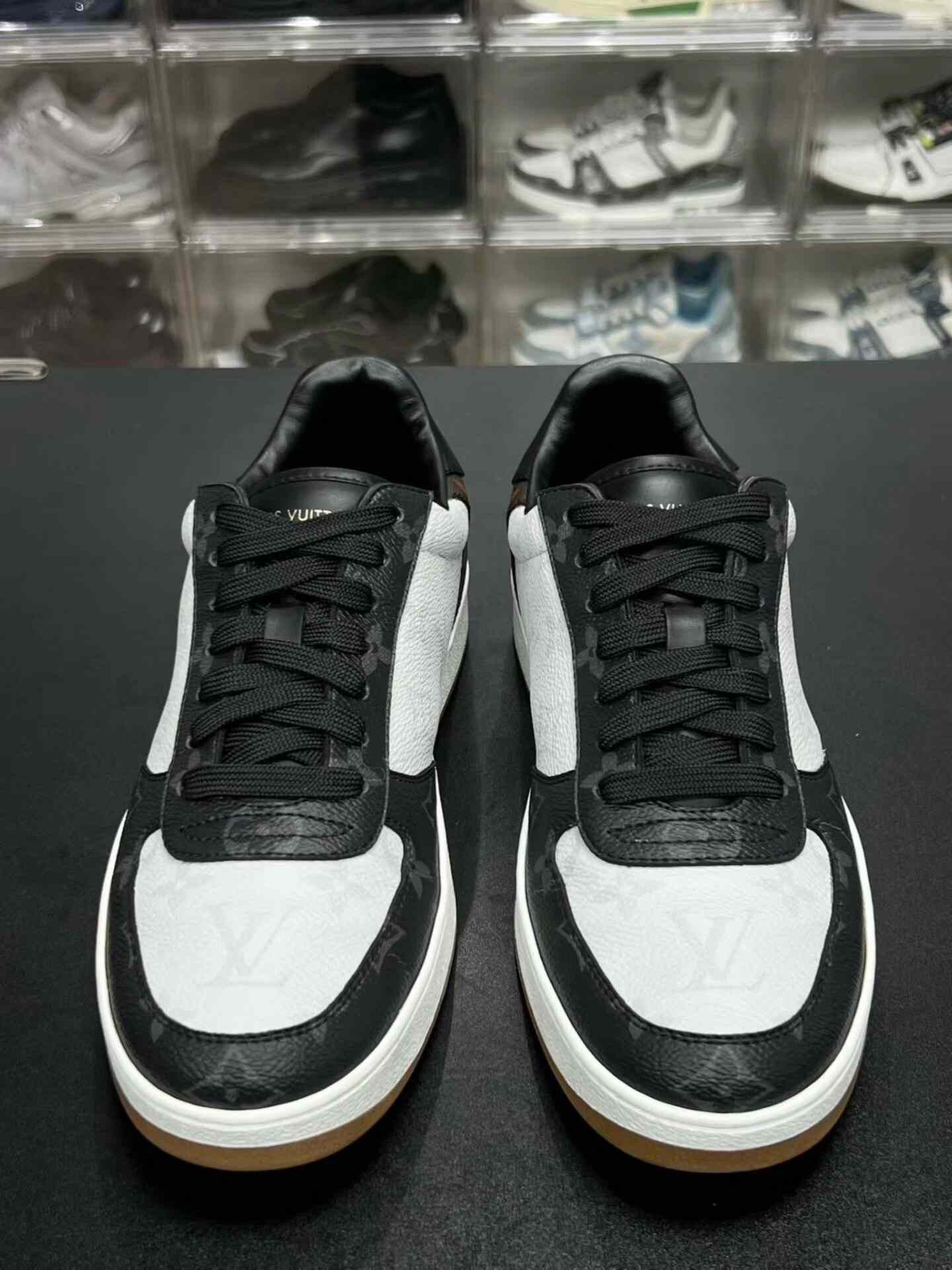 Louis Vuitton Louis Vuitton Patchwork Lowtop Sneakers 40 Men Size US 7.5 / EU 40-41 - 2 Thumbnail