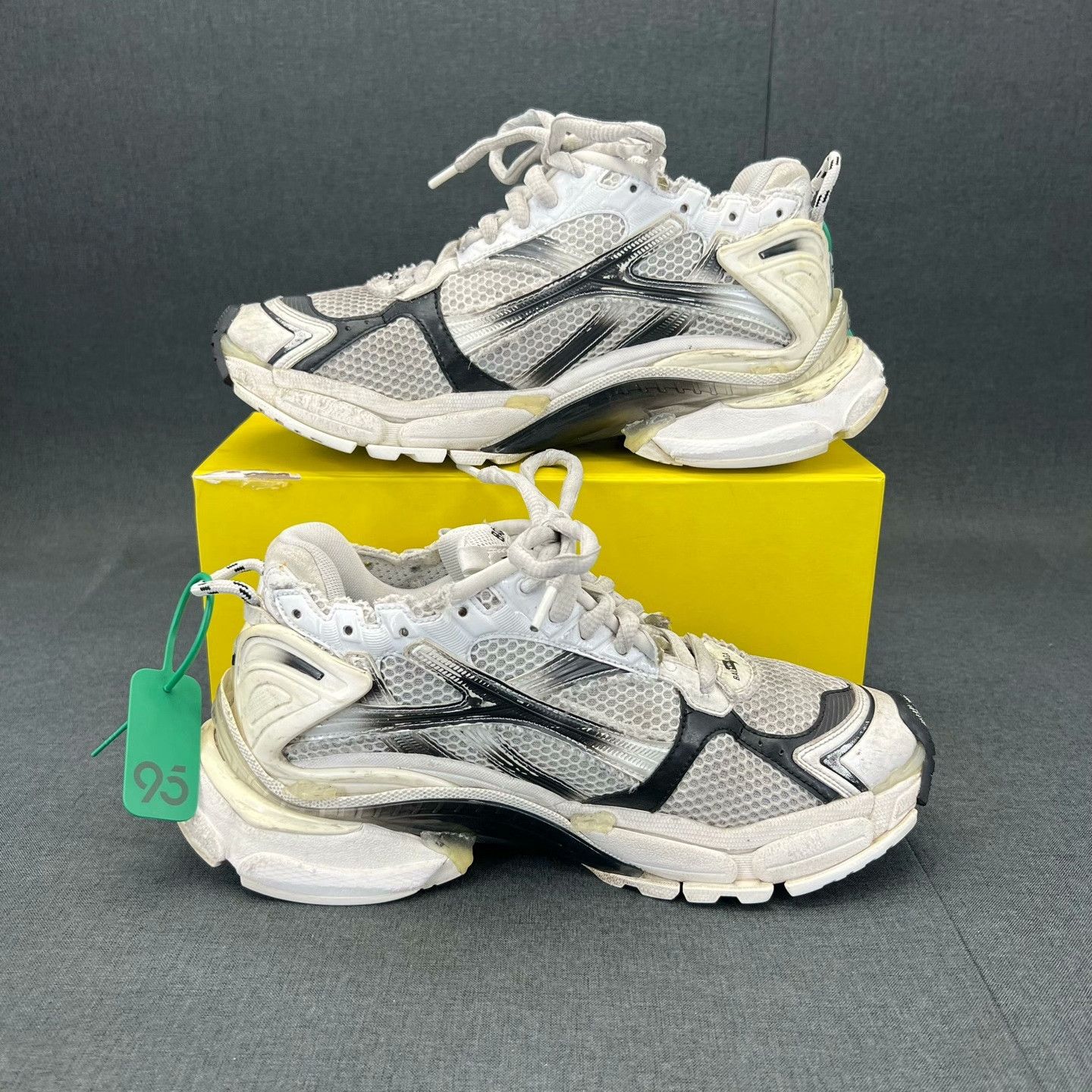 Balenciaga Balenciaga Running Black Lowtop Sneakers 42 Men Size US 9 / EU 42 - 3 Thumbnail