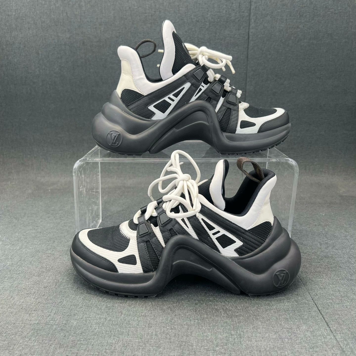Louis Vuitton Louis Vuitton Black Lowtop Sneakers 38 Men Size US 6 / EU 39 - 2 Thumbnail