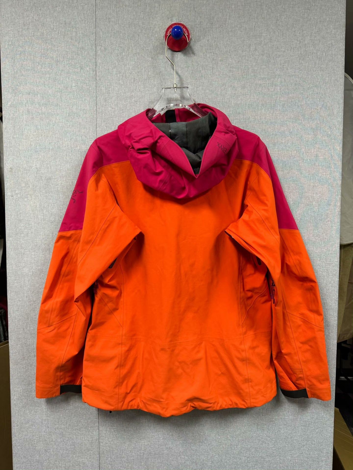 Arc'teryx Arc'teryx Patchwork Red Heavy Coat L Men Size US L / EU 52-54 / 3 - 2 Thumbnail