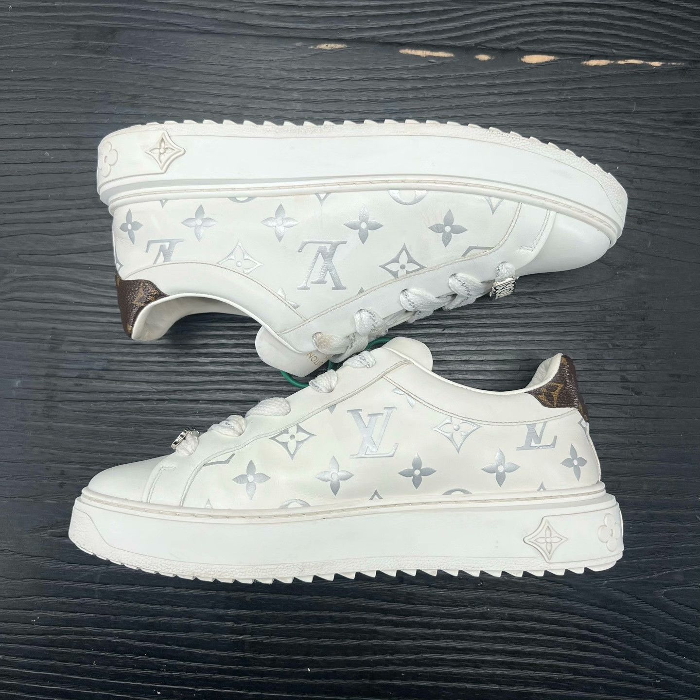 Louis Vuitton Louis Vuitton White Lowtop Sneakers 38 Men Size US 6 / EU 39 - 2 Thumbnail