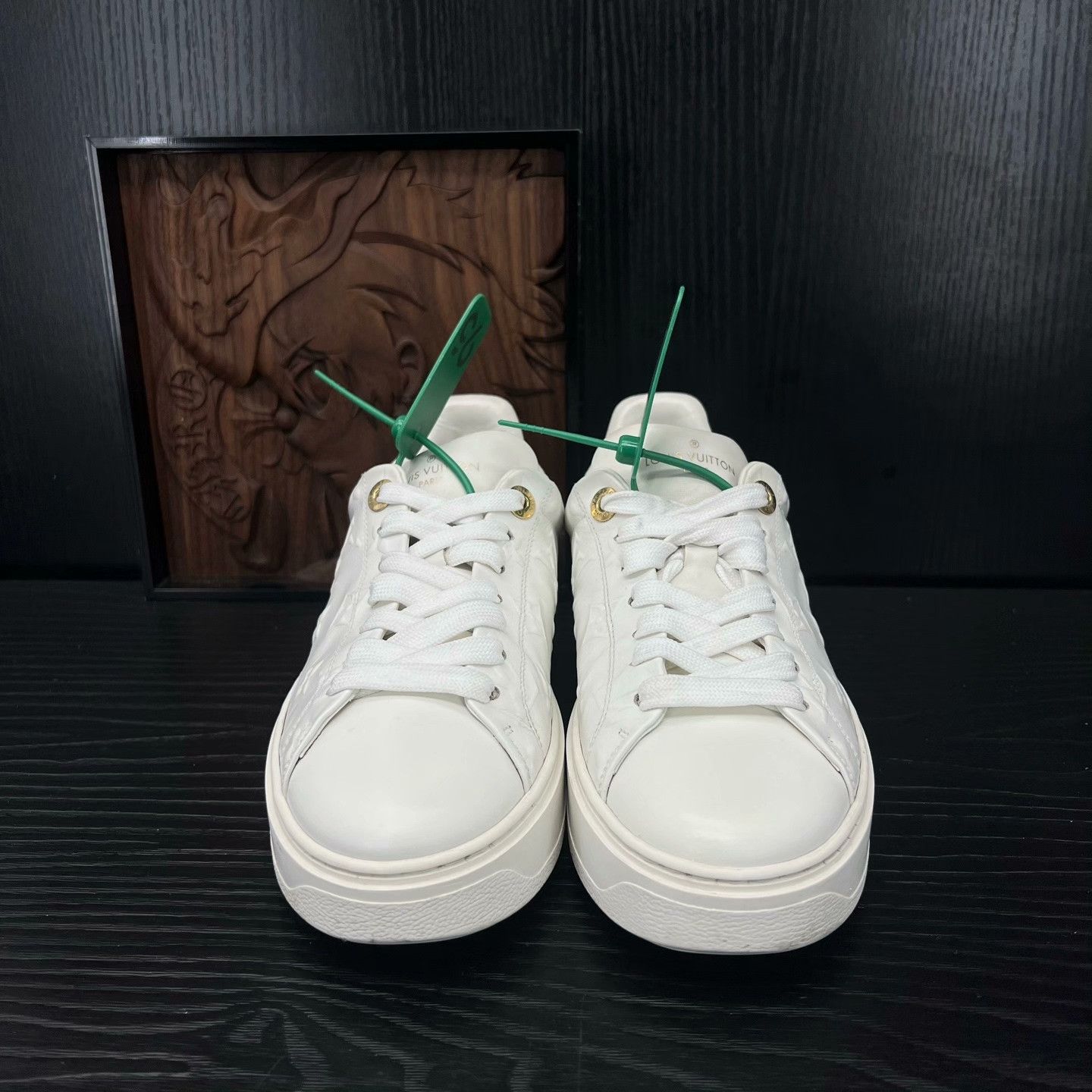 Louis Vuitton Louis Vuitton White Lowtop Sneakers 37 Women Size US 6.5 / IT 36.5 - 4 Thumbnail