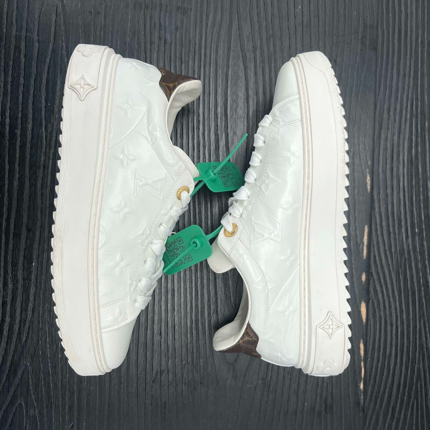 Louis Vuitton Louis Vuitton White Lowtop Sneakers 37 Women Size US 6.5 / IT 36.5 - 3 Thumbnail