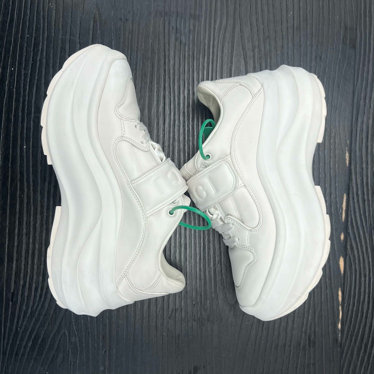 Gucci Gucci White Lowtop Sneakers 35 Women Size US 5 / IT 35 - 3 Thumbnail