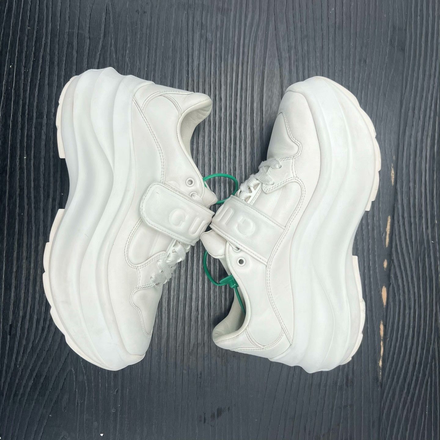 Gucci Gucci White Lowtop Sneakers 35 Women Size US 5 / IT 35 - 2 Thumbnail