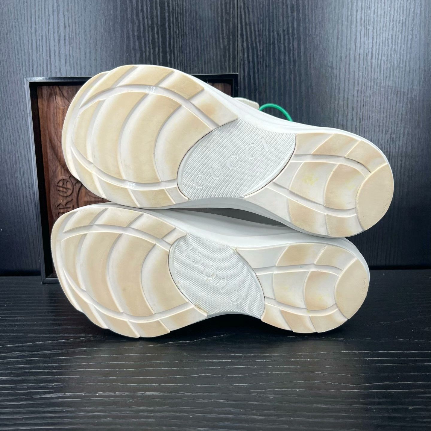 Gucci Gucci White Lowtop Sneakers 35 Women Size US 5 / IT 35 - 7 Thumbnail
