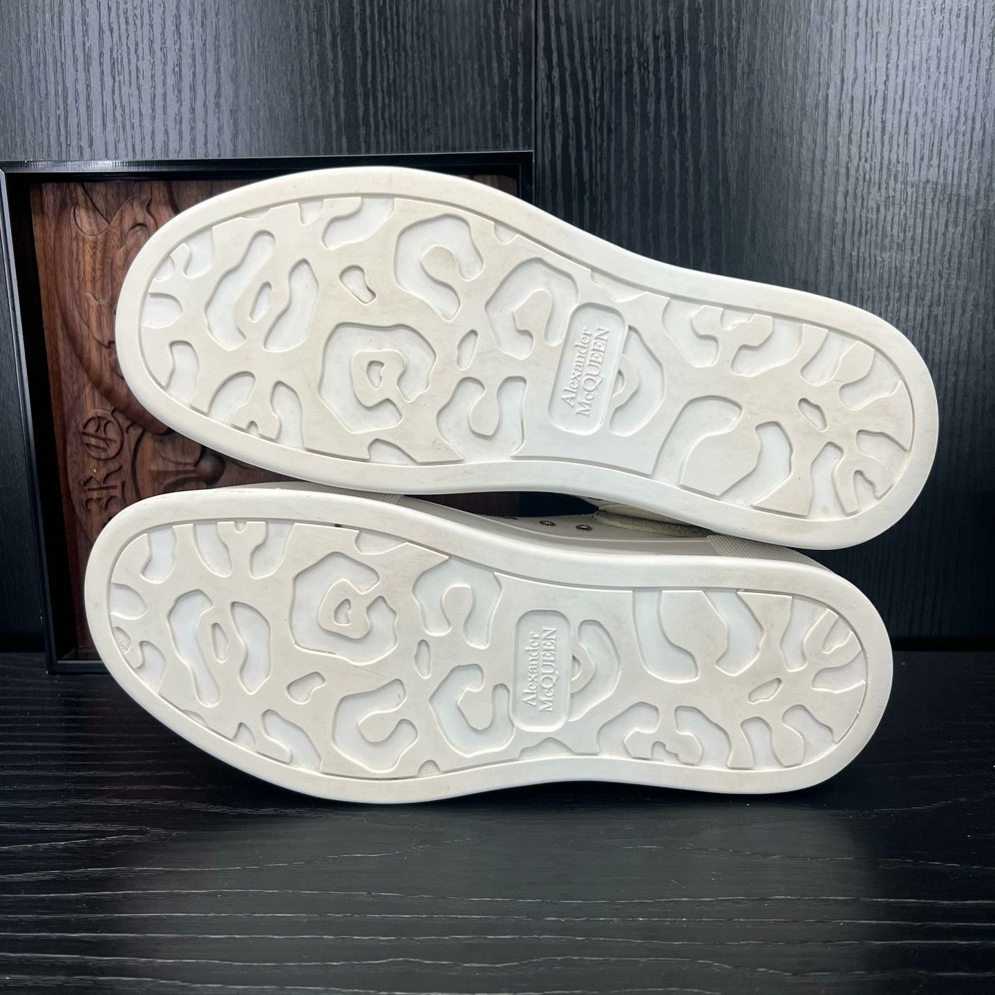 Alexander McQueen Alexander McQueen White Lowtop Sneakers 37 Women Size US 6.5 / IT 36.5 - 6 Thumbnail