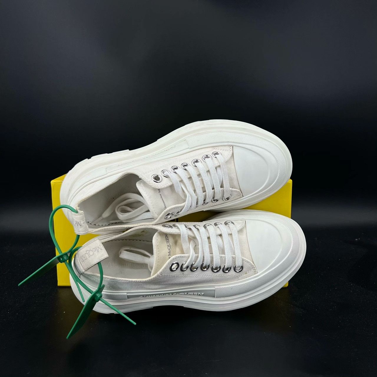 Alexander McQueen Alexander McQueen White Lowtop Sneakers 37 Women Size US 6.5 / IT 36.5 - 5 Thumbnail