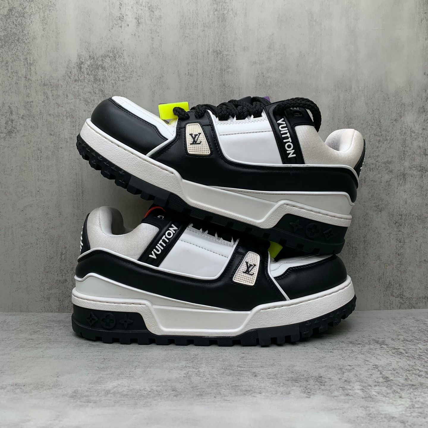 Louis Vuitton Louis Vuitton Black Lowtop Sneakers 41 Men Size US 8.5 / EU 41-42 - 2 Thumbnail