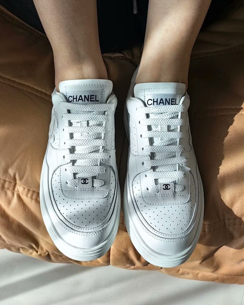 Chanel Chanel Retro White Lowtop Sneakers 37 Women Size US 6.5 / IT 36.5 - 9 Thumbnail
