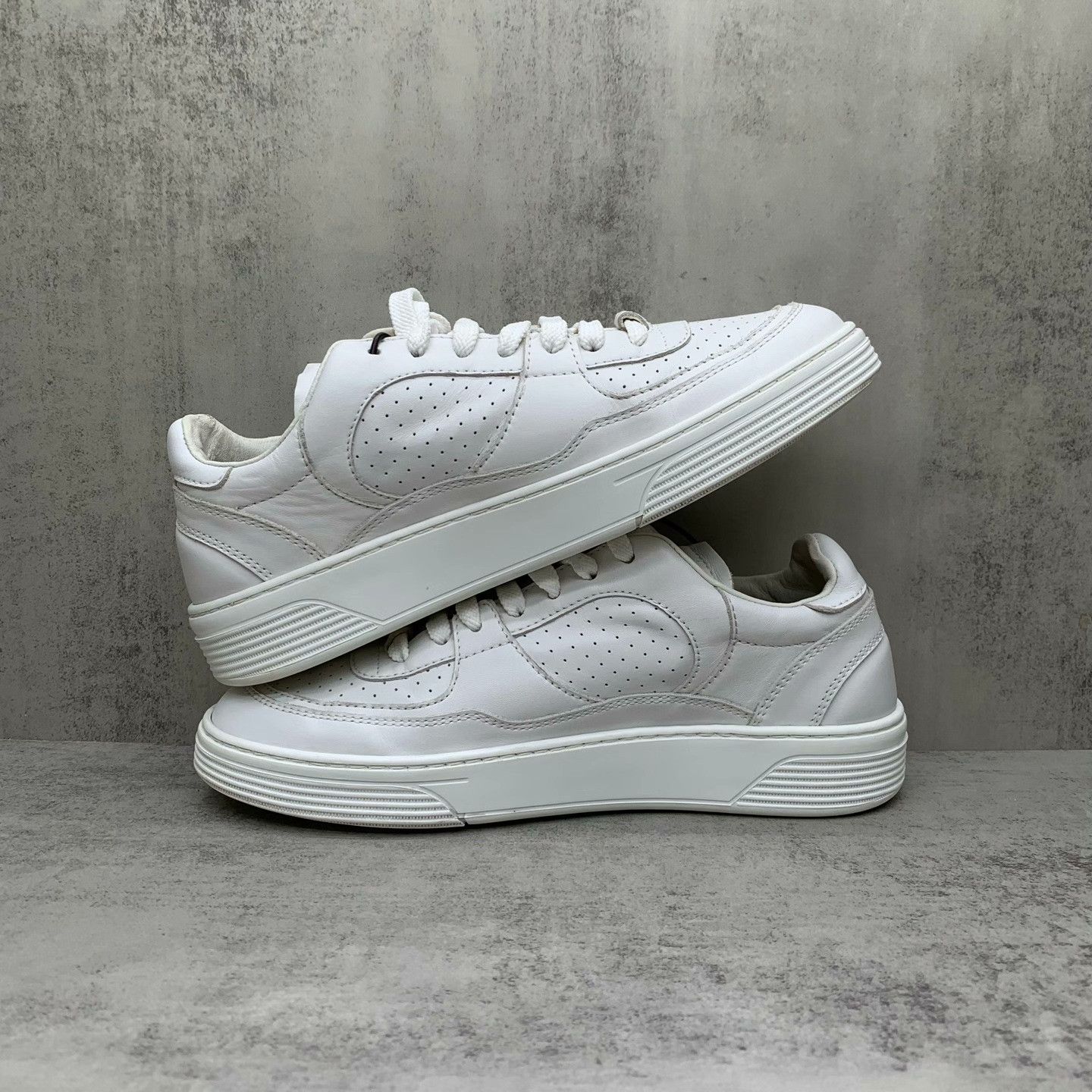 Chanel Chanel Retro White Lowtop Sneakers 37 Women Size US 6.5 / IT 36.5 - 3 Thumbnail
