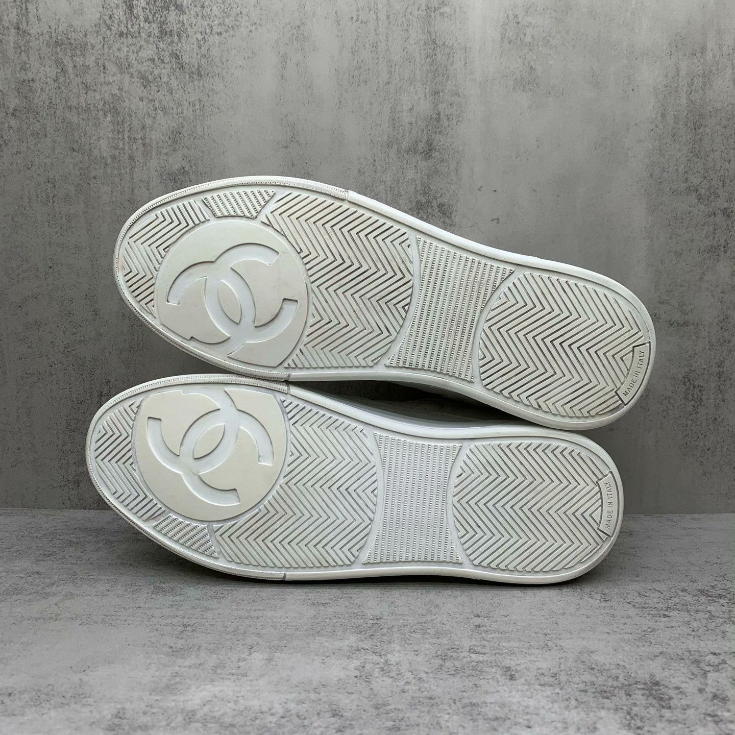 Chanel Chanel Retro White Lowtop Sneakers 37 Women Size US 6.5 / IT 36.5 - 7 Thumbnail
