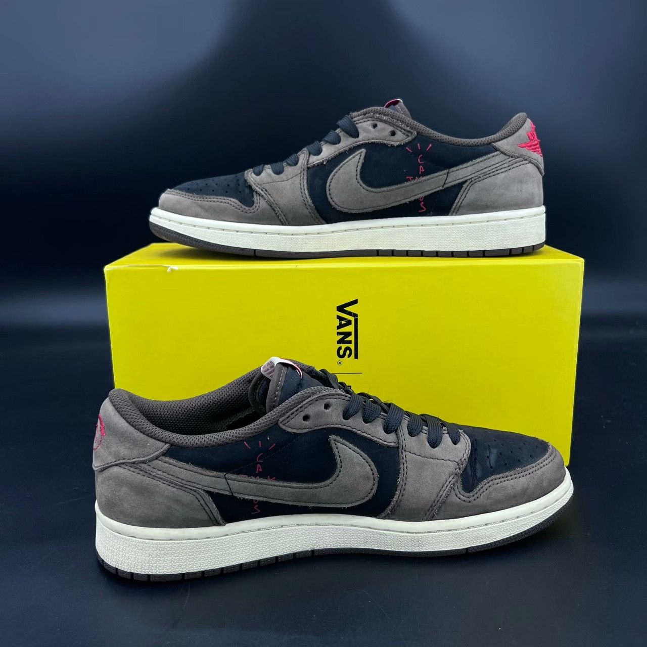 Nike Nike AJ1 Lowtop Sneakers 42 Men Size US 9 / EU 42 - 2 Thumbnail