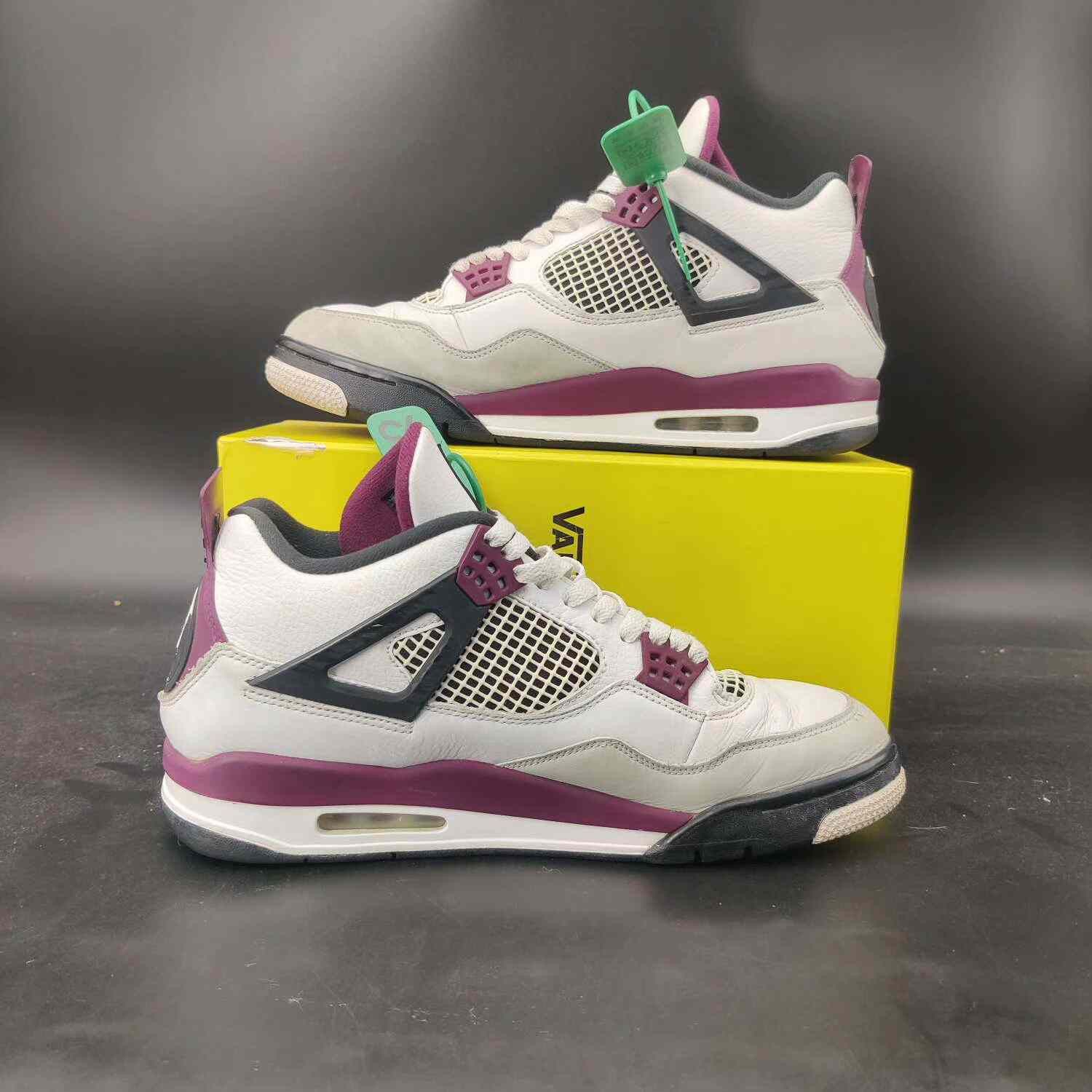 Nike Nike AJ4 Lowtop Sneakers 44.5 Men Size US 11 / EU 44 - 2 Thumbnail