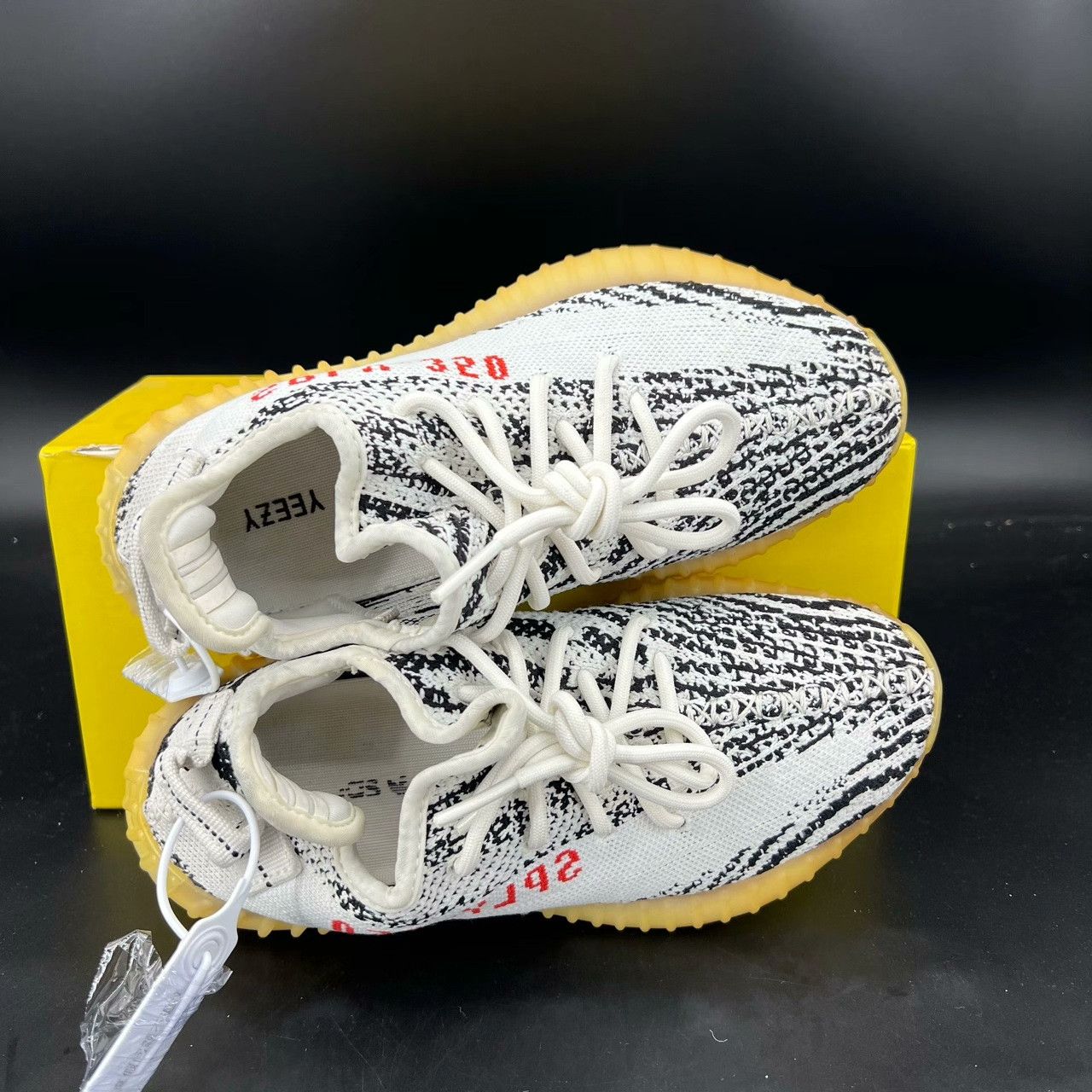 Yeezy Yeezy White Lowtop Sneakers 38 Men Size US 6 / EU 39 - 5 Thumbnail