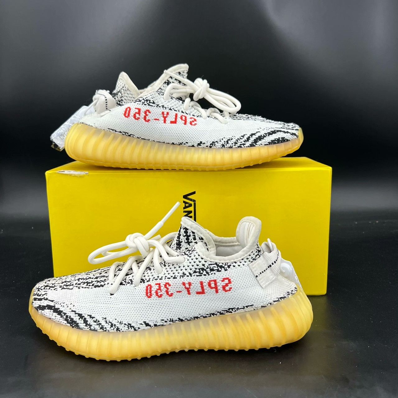 Yeezy Yeezy White Lowtop Sneakers 38 Men Size US 6 / EU 39 - 2 Thumbnail