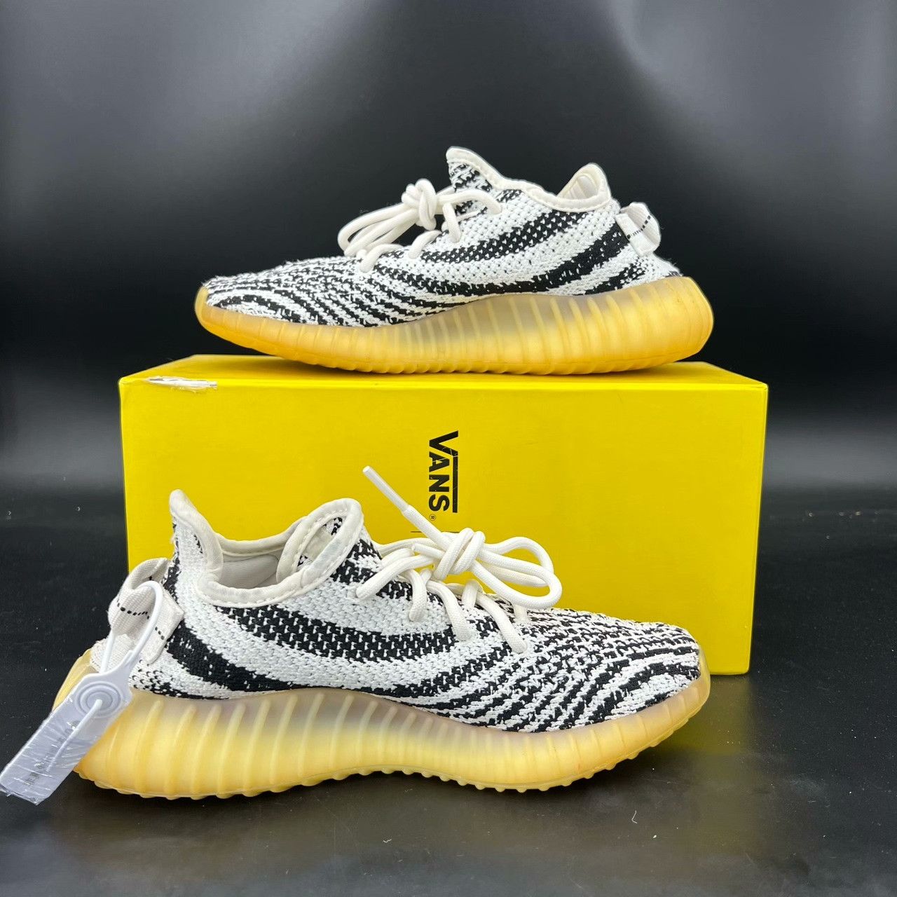Yeezy Yeezy White Lowtop Sneakers 38 Men Size US 6 / EU 39 - 3 Thumbnail