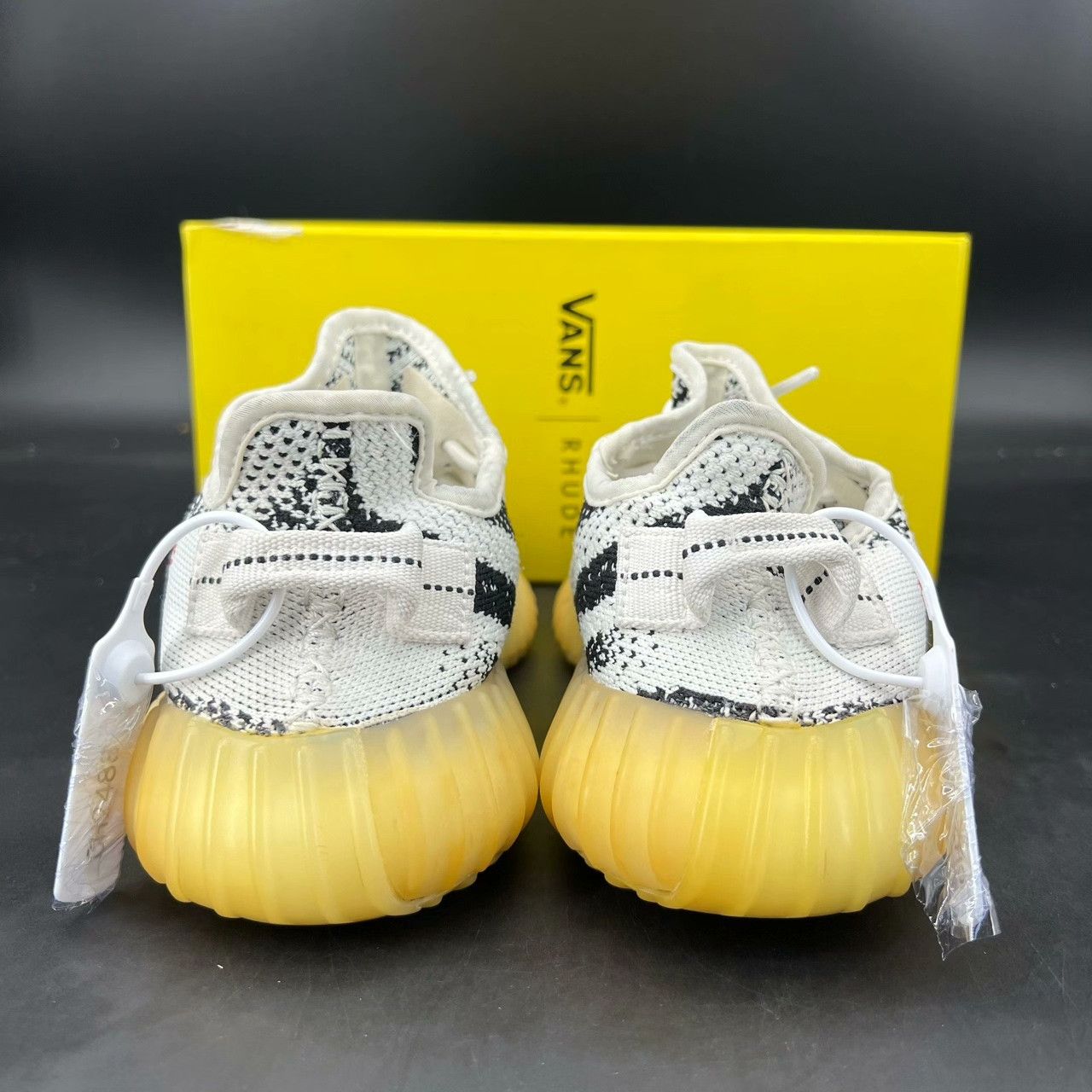 Yeezy Yeezy White Lowtop Sneakers 38 Men Size US 6 / EU 39 - 6 Thumbnail