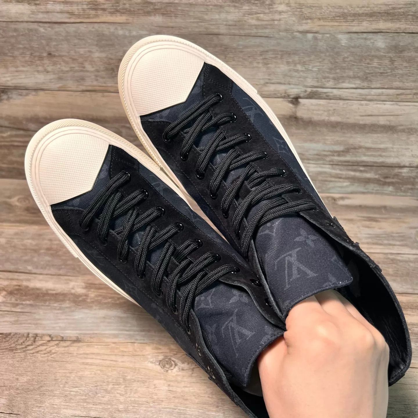 Louis Vuitton Black High-Top Sneakers Size 9 Size US 9 / EU 42 - 4 Thumbnail