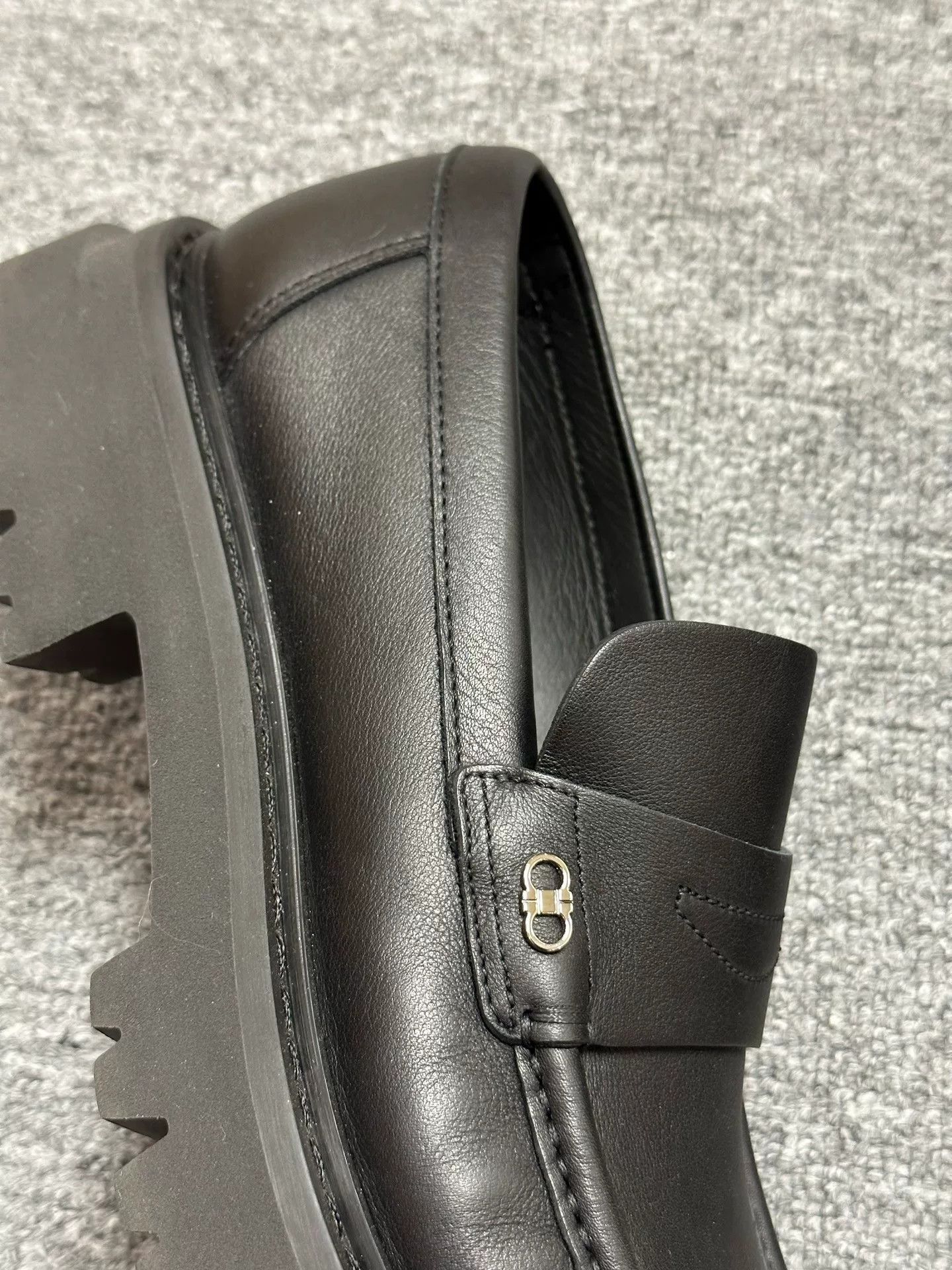 Salvatore Ferragamo Ferragamo Gancini Men's Loafers Size US 7.5 / EU 40-41 - 3 Thumbnail