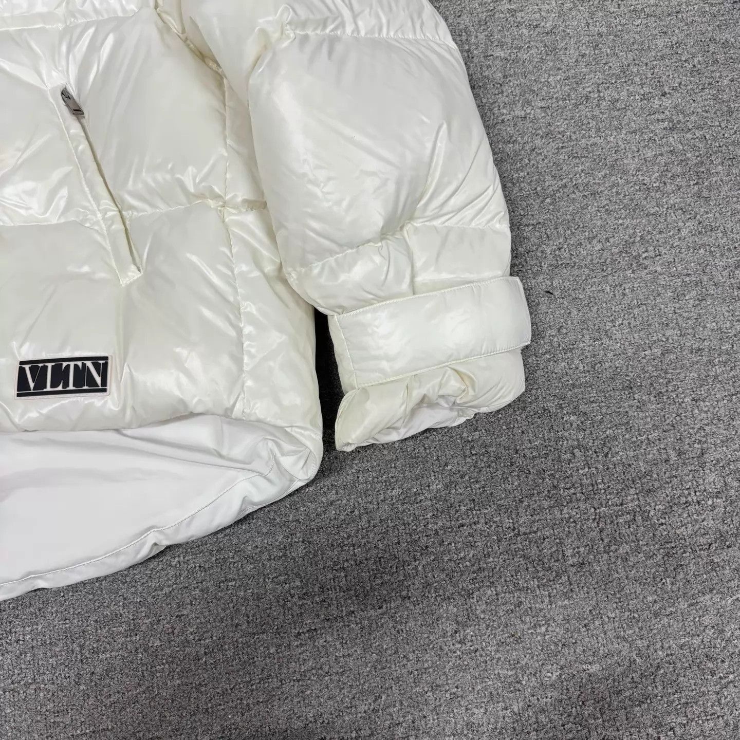 Valentino White Puffer Jacket with Hood - Size S Size US S / EU 44-46 / 1 - 2 Thumbnail