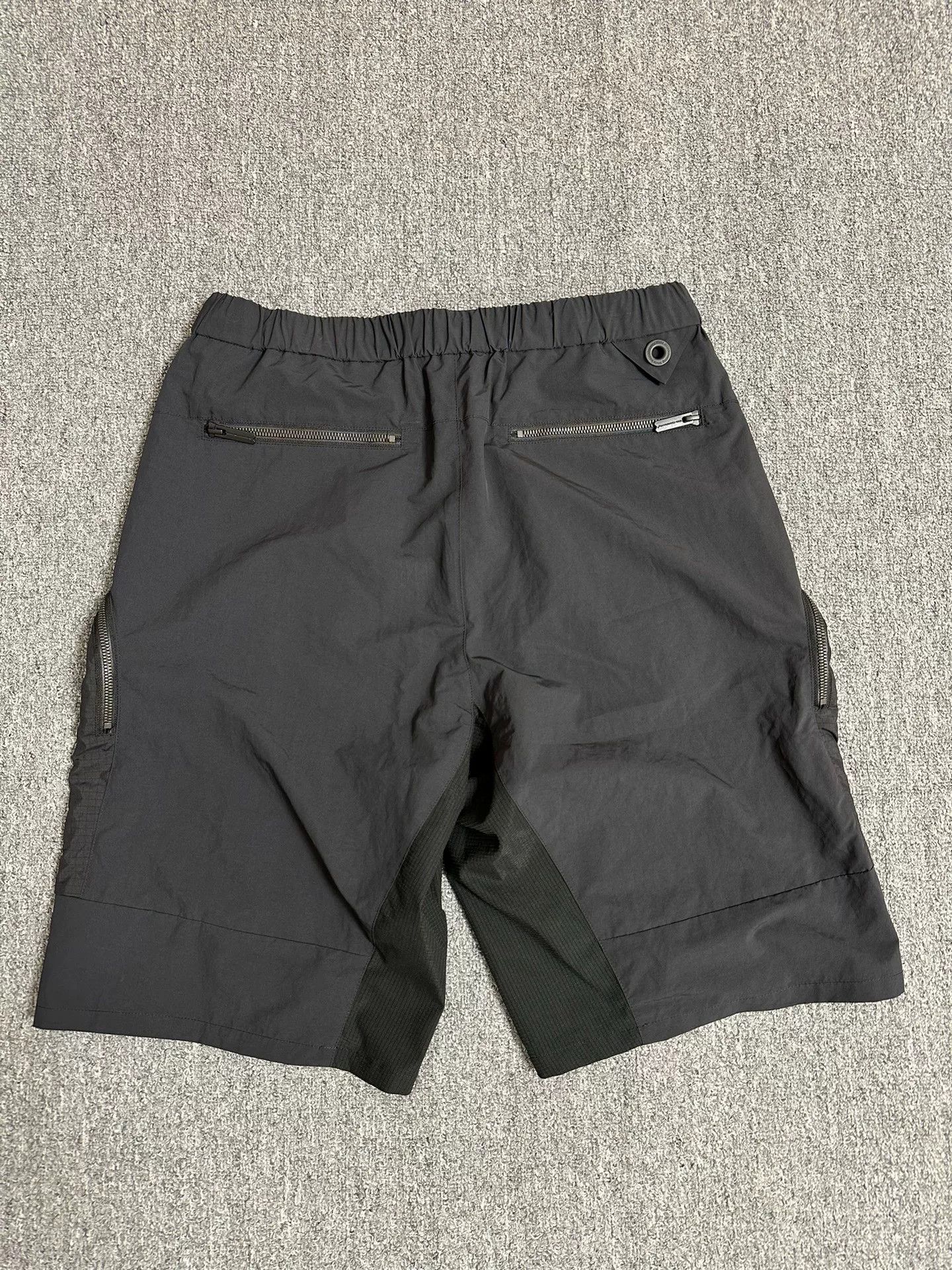 White Mountaineering White Mountaineering 24SS TAFFETA Cargo Shorts Size US 28 / EU 44 - 2 Thumbnail
