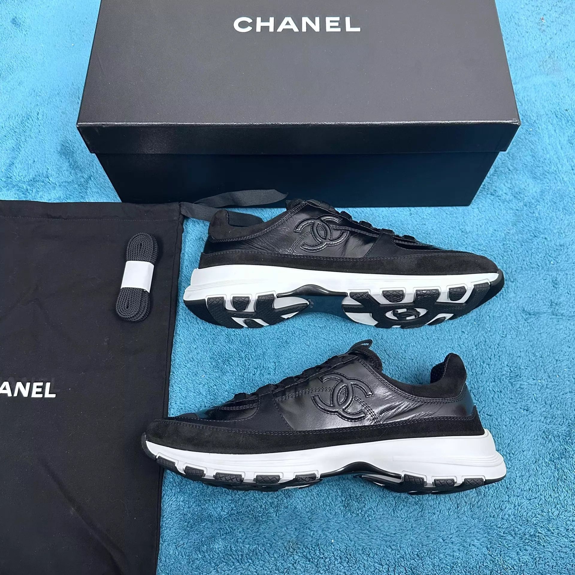 Chanel Black Low-Top Sneakers Size 10 Size US 10 / EU 43 - 2 Thumbnail