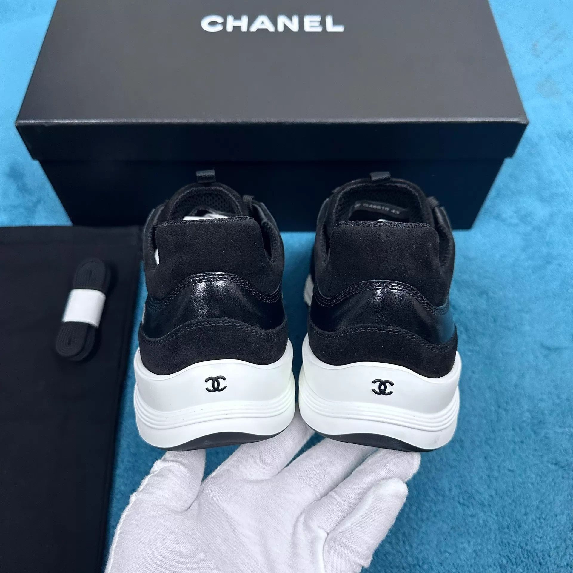 Chanel Black Low-Top Sneakers Size 10 Size US 10 / EU 43 - 4 Thumbnail
