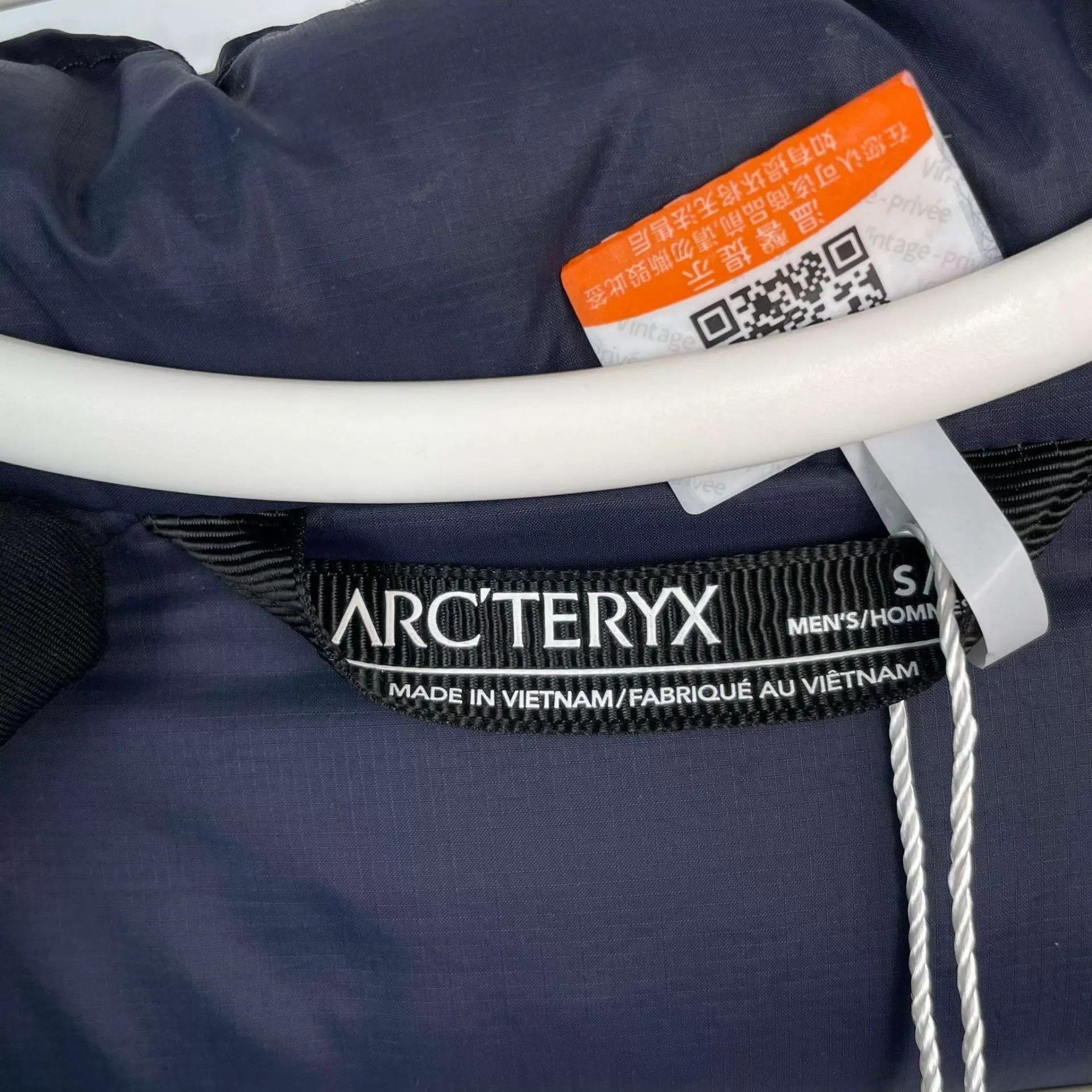 Arc'teryx Black Hooded Padded Jacket Size S Size US S / EU 44-46 / 1 - 4 Thumbnail