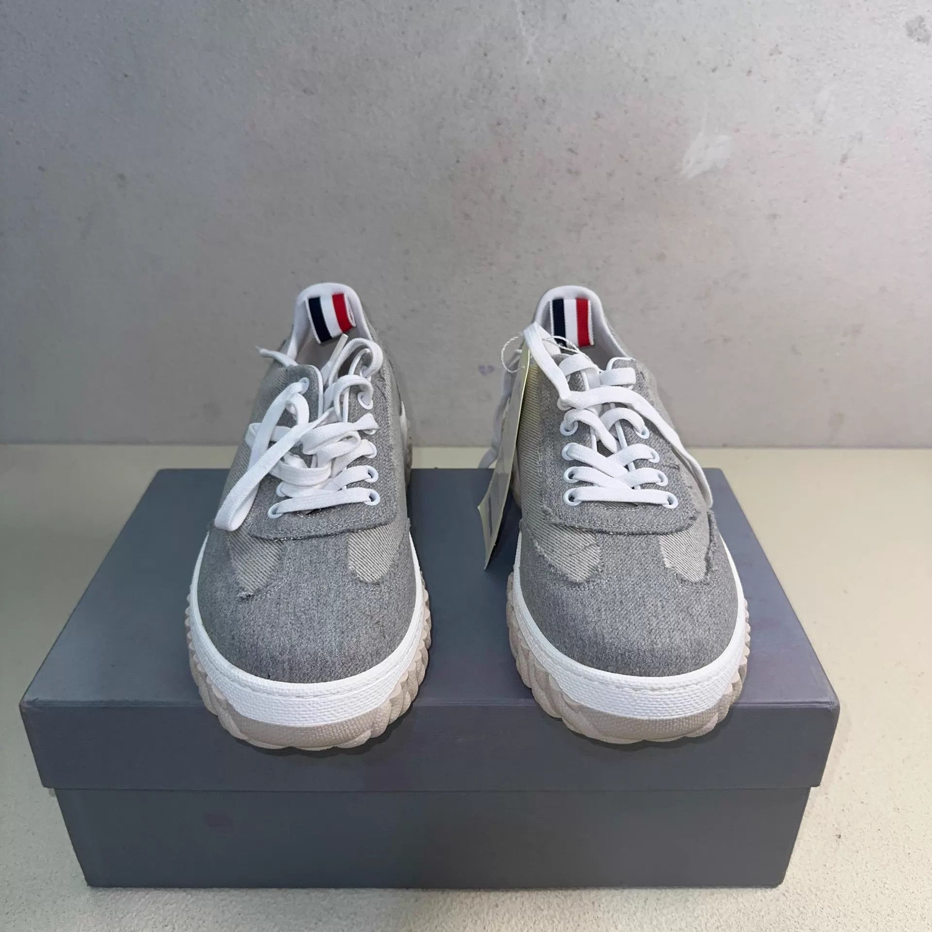 Thom Browne Gray Low-Top Sneakers Size 10 Size US 10 / EU 43 - 2 Thumbnail