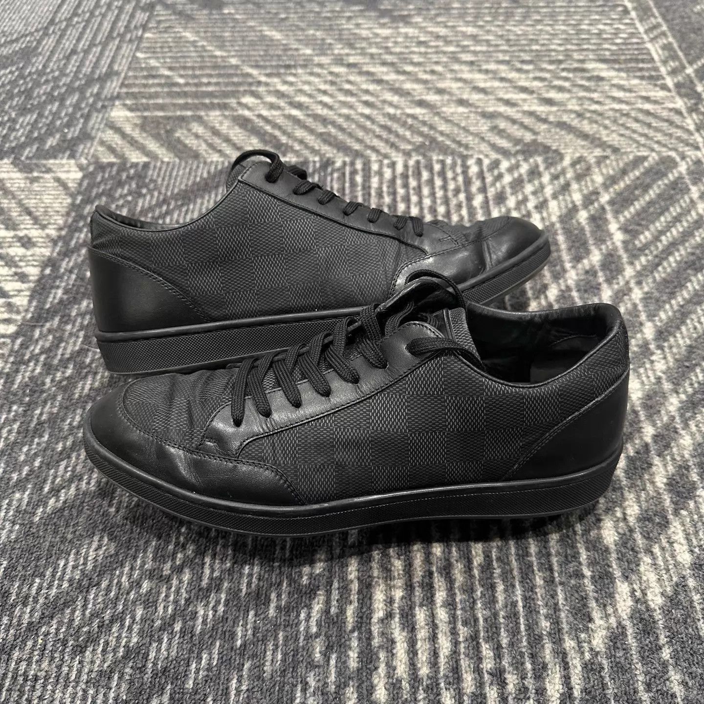 Louis Vuitton Black Low-Top Leather Sneakers Size 6.5 Size US 6.5 / EU 39-40 - 4 Thumbnail