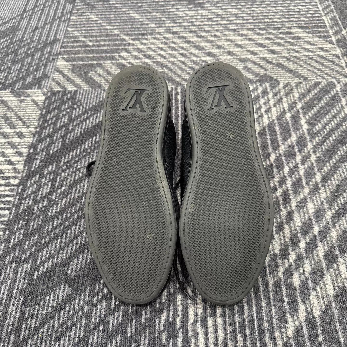 Louis Vuitton Black Low-Top Leather Sneakers Size 6.5 Size US 6.5 / EU 39-40 - 6 Thumbnail
