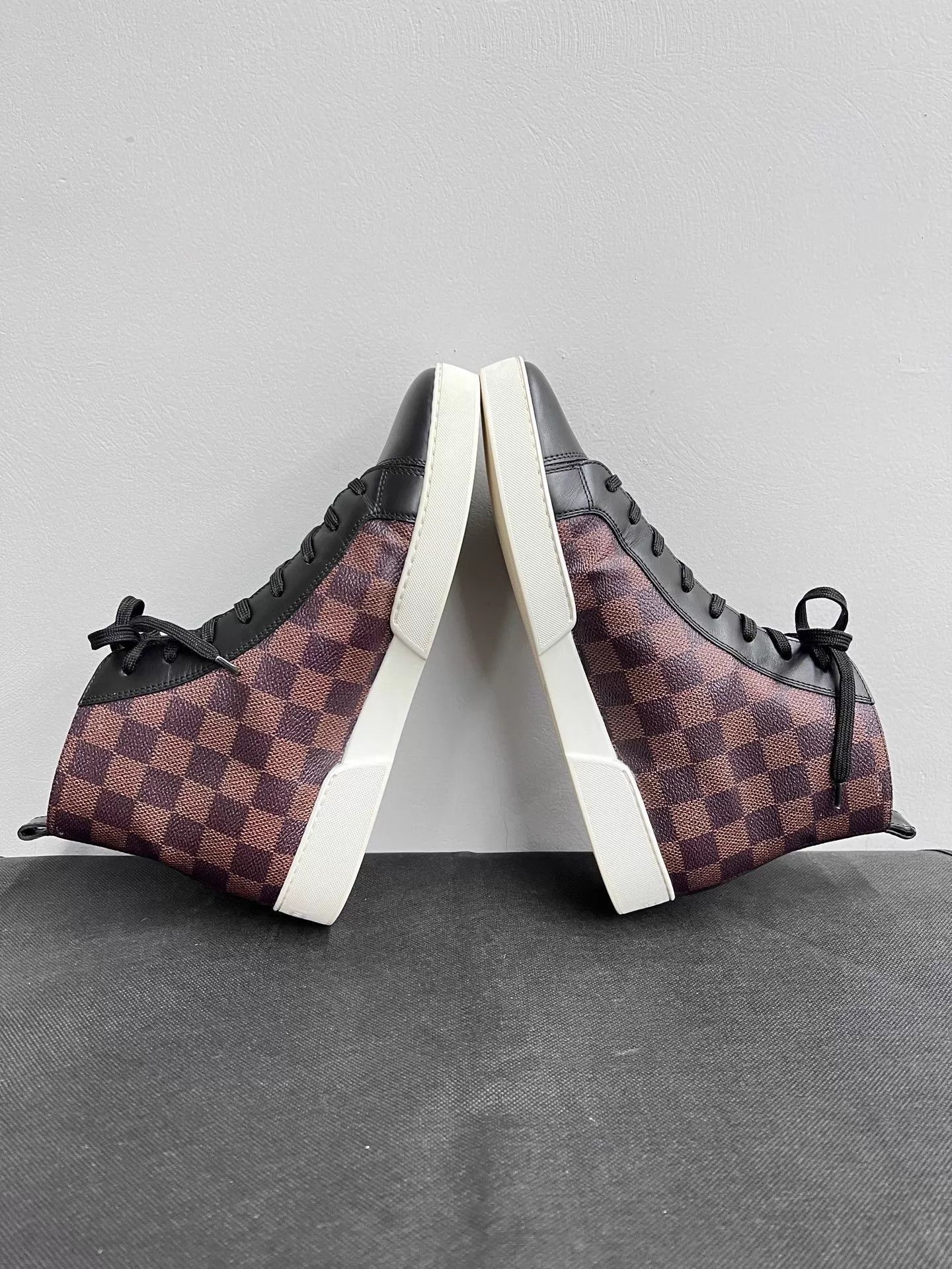 Louis Vuitton Brown High-Top Checkered Sneakers with Lion Print Size US 7 / EU 40 - 5 Thumbnail