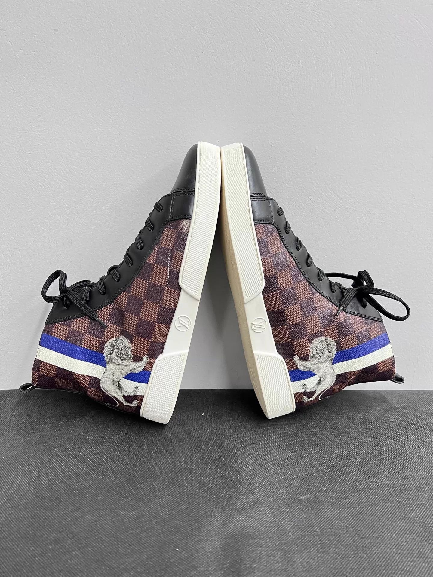 Louis Vuitton Brown High-Top Checkered Sneakers with Lion Print Size US 7 / EU 40 - 6 Thumbnail