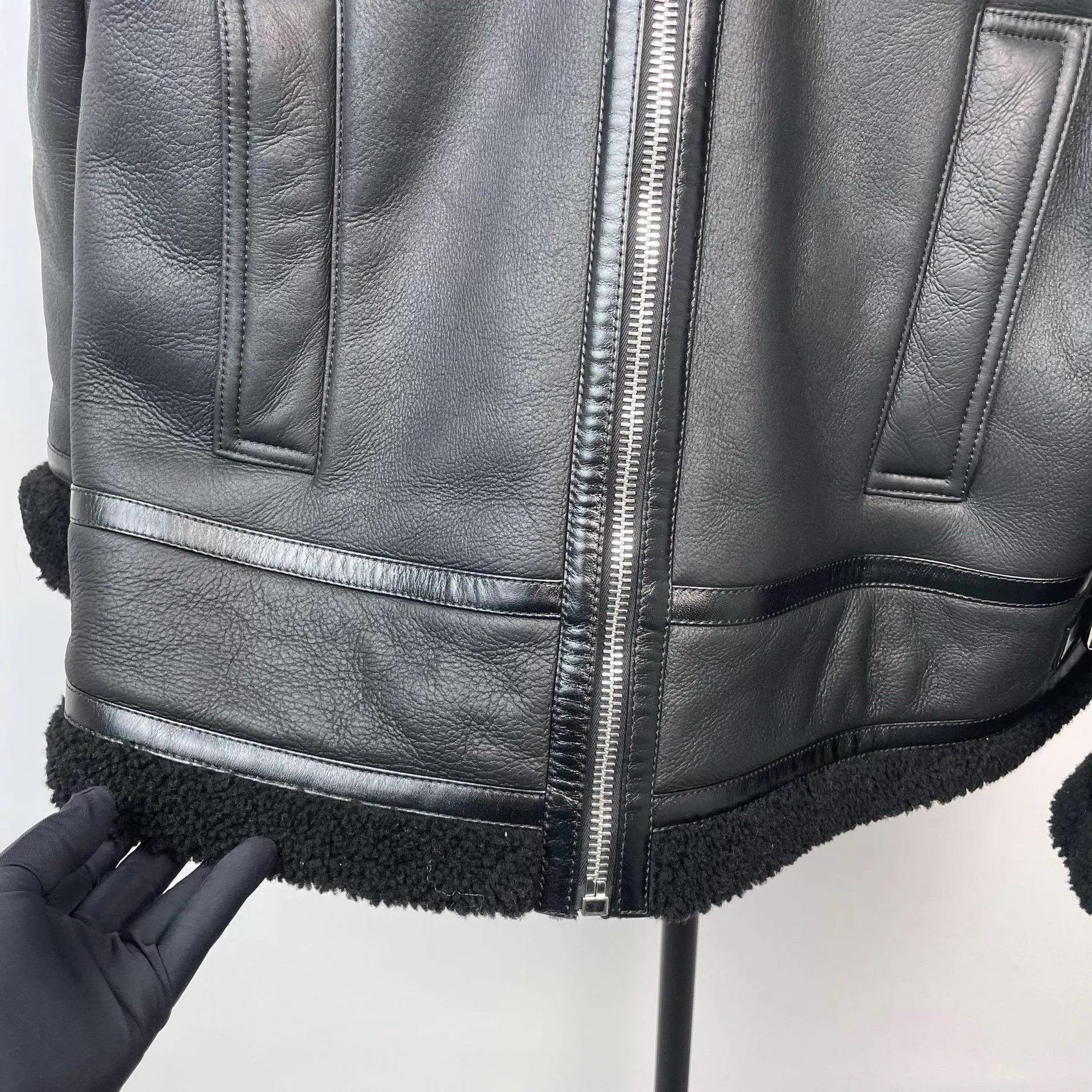 Gucci Black Leather Jacket with Shearling Collar Size US S / EU 44-46 / 1 - 8 Thumbnail