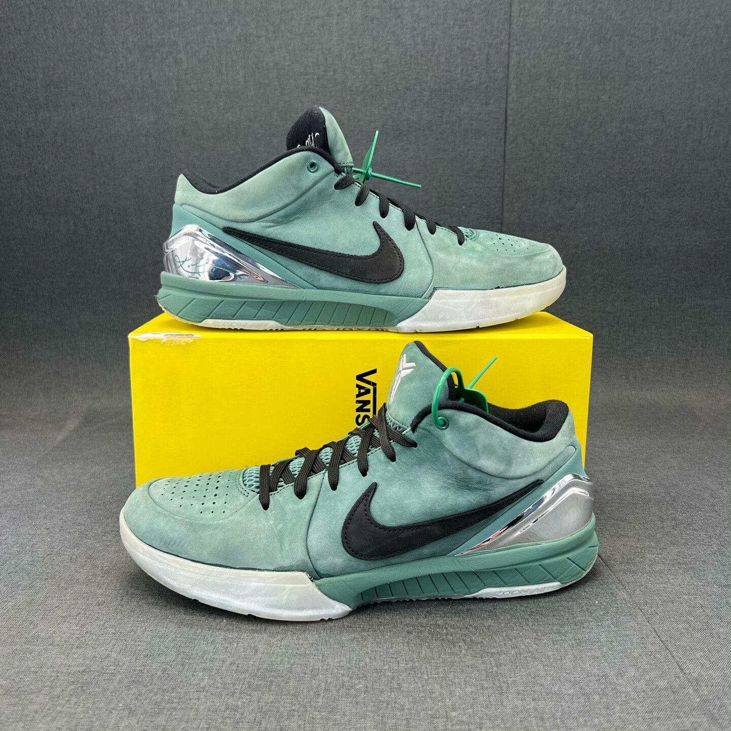 Nike Nike Green Lowtop Sneakers 44.5 Men Size US 11 / EU 44 - 2 Thumbnail