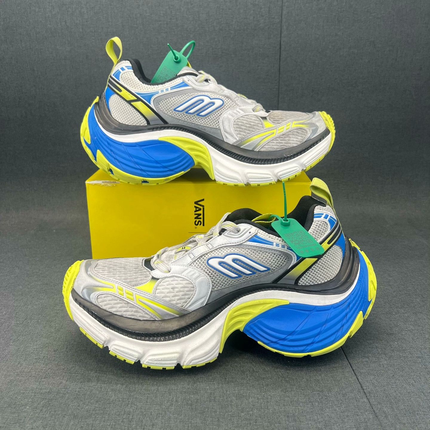 Balenciaga Balenciaga Multi Lowtop Sneakers XL Men Size US 10 / EU 43 - 2 Thumbnail