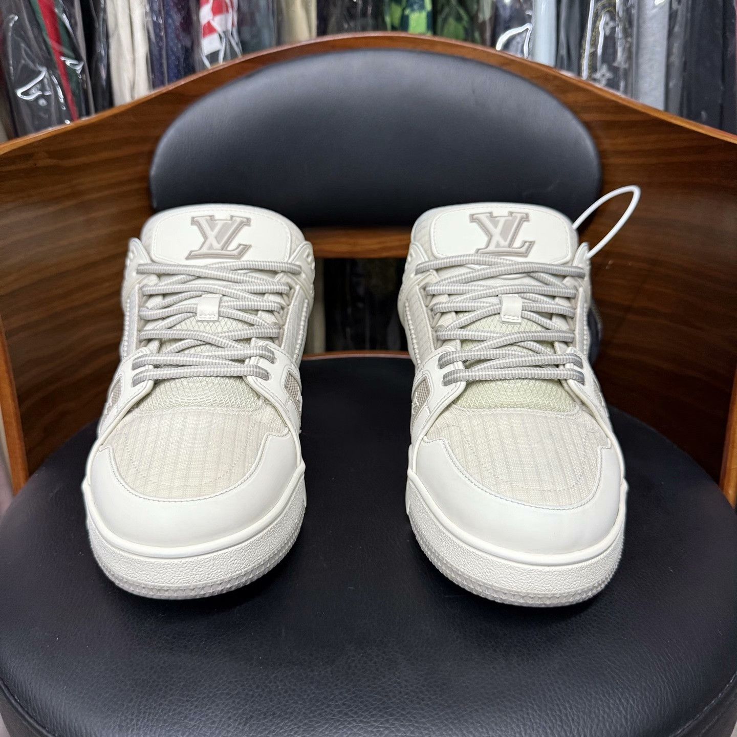 Louis Vuitton Louis Vuitton Training Gray Lowtop Sneakers 26 Men Size US 10 / EU 43 - 2 Thumbnail